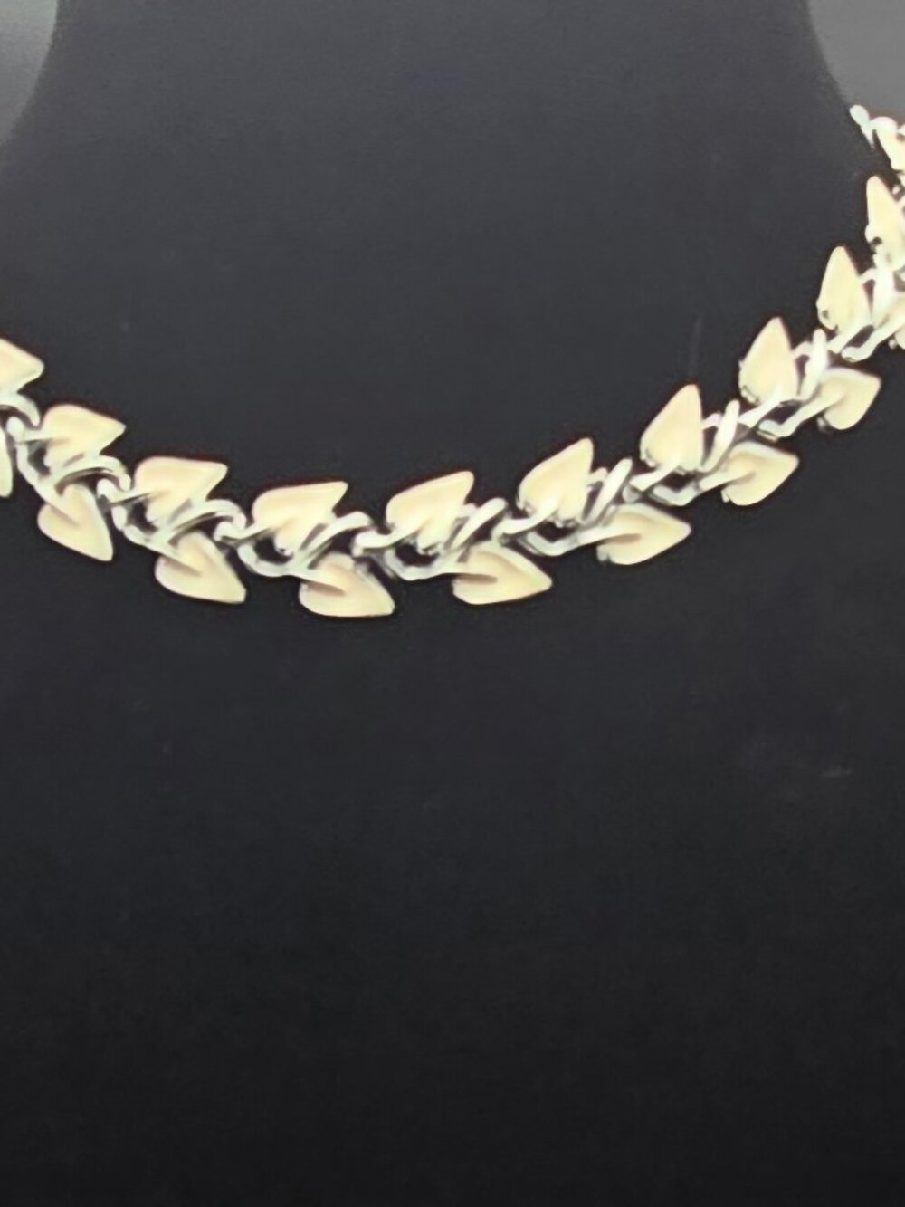 Vintage Signed 1950's Coro Cream Enamel & Silver Tone Linked Leaf Necklace - Picture 1 of 3